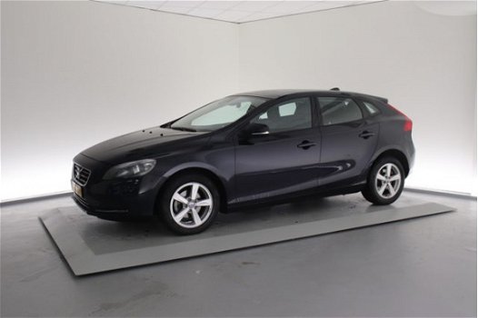 Volvo V40 - D2 Panorama / Standkachel / OnCall / Leder / Keyless / Stoelverwarming - 1