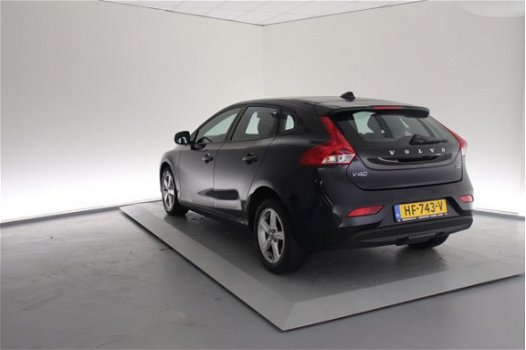 Volvo V40 - D2 Panorama / Standkachel / OnCall / Leder / Keyless / Stoelverwarming - 1