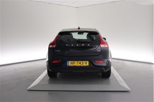 Volvo V40 - D2 Panorama / Standkachel / OnCall / Leder / Keyless / Stoelverwarming - 1