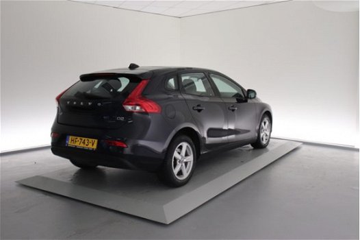 Volvo V40 - D2 Panorama / Standkachel / OnCall / Leder / Keyless / Stoelverwarming - 1