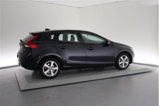 Volvo V40 - D2 Panorama / Standkachel / OnCall / Leder / Keyless / Stoelverwarming - 1