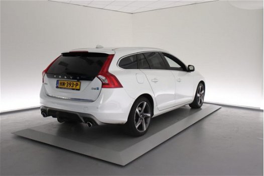 Volvo V60 - D6 Twin Engine R-Design Hybrid Technology - 1