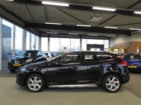 Volvo V40 Cross Country - 1.6 T4 180pk Momentum NAVI/CLIMA/TREKHAAK/PDC - 1