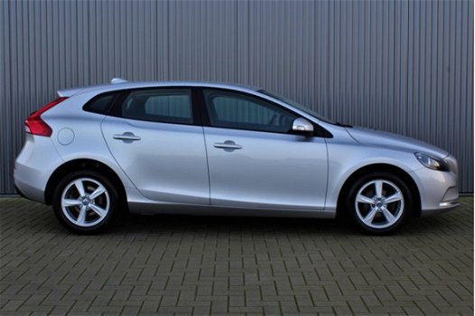 Volvo V40 - 2.0 D2 Kinetic 58000KM - 1