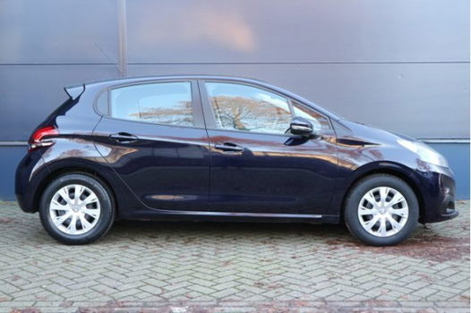 Peugeot 208 - 1.2 82 pk Blue Lion / Navigatie / Cruise Control / Parkeersensoren Achter / - 1