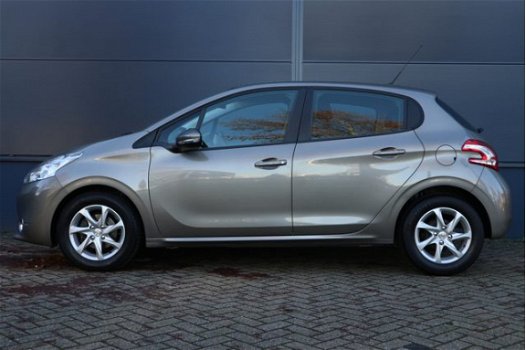 Peugeot 208 - 1.2 82 pk Active / Navigatie / Cruise Control / Parkeersensoren Achter / - 1