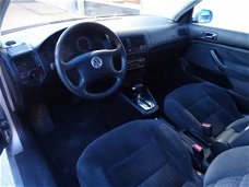 Volkswagen Golf - 1.6 AUTOMAAT, AIRCO, CAMERA, LICHTMETALEN VELGEN