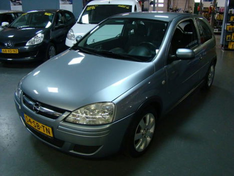 Opel Corsa - 1.2-16V Silverline - 1