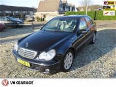 Mercedes-Benz C-klasse - 200 CDI Elegance nette auto, trekhaak, lichtmetalen velgen