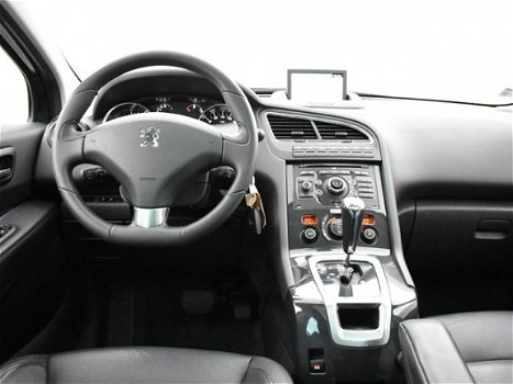 Peugeot 5008 - 1.6 THP ALLURE AUT. 7-PERSOONS LEDER/PANORAMA/NAVIGATIE - 1