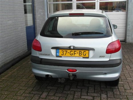 Peugeot 206 - 1.4 Gentry - 1