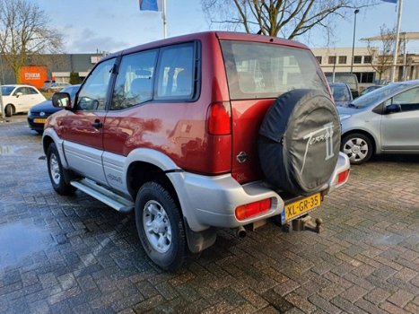 Nissan Terrano - 2.4 SE - 1