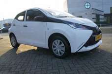 Toyota Aygo - 1.0 VVT-i x-now Airco I Cruise Control I VVT-i motor I Elektrische Ramen I Centrale Ve