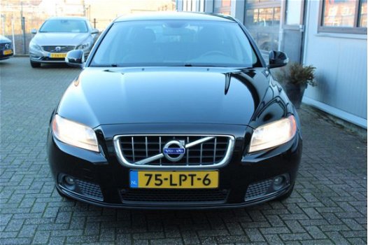 Volvo V70 - 2.0T Kinetic | PDC voor en achter | Navi | Trekhaak - 1