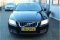 Volvo V70 - 2.0T Kinetic | PDC voor en achter | Navi | Trekhaak - 1 - Thumbnail