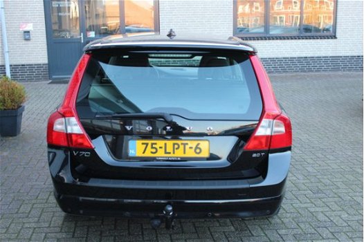 Volvo V70 - 2.0T Kinetic | PDC voor en achter | Navi | Trekhaak - 1