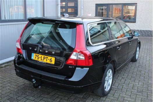 Volvo V70 - 2.0T Kinetic | PDC voor en achter | Navi | Trekhaak - 1