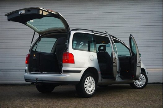 Volkswagen Sharan - 2.0 Comfortline 7-Pers*Trekhaak*Airco*Cruise*Elektr. Ramen*Etc - 1
