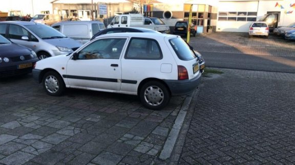 Toyota Starlet - 1.3i - 1