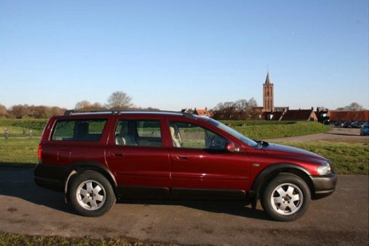 Volvo XC70 - 2.5 T Geartronic Comfort Line - 1