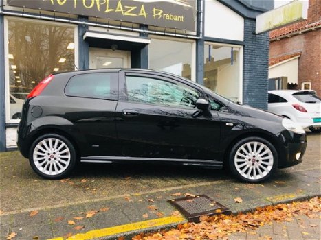 Fiat Grande Punto - 1.4-16V Sport 120 PK/ T-Jet/ CLIMATE/ AUX/ 17