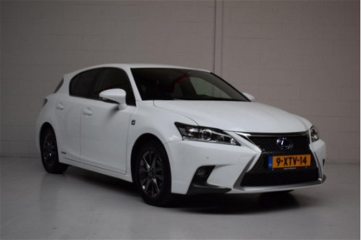 Lexus CT 200h - F Sport Line Navigatie / Camera / PDC V+A / Sportstoelen /NAP / Dealer onderhouden - 1