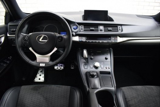 Lexus CT 200h - F Sport Line Navigatie / Camera / PDC V+A / Sportstoelen /NAP / Dealer onderhouden - 1