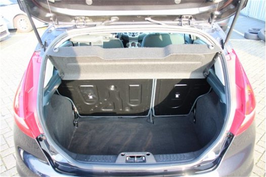 Ford Fiesta - 1.25 Titanium 82 PK | Cruise Control | verwarmde voorruit | LMV | Parkeersensoren acht - 1
