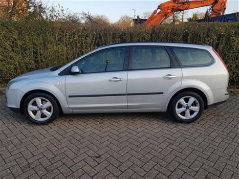 Ford Focus Wagon - 1.6-16V Futura Airco APK t/m 29-11-2020 - 1