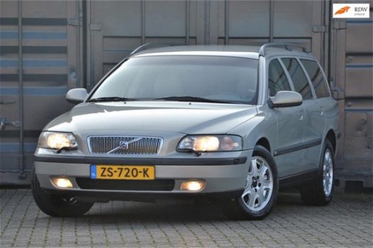 Volvo V70 - 2.4 T Momentum Geartronic YOUNGTIMER lage KM stand - 1