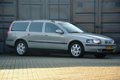Volvo V70 - 2.4 T Momentum Geartronic YOUNGTIMER lage KM stand - 1 - Thumbnail
