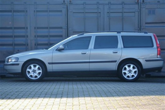 Volvo V70 - 2.4 T Momentum Geartronic YOUNGTIMER lage KM stand - 1