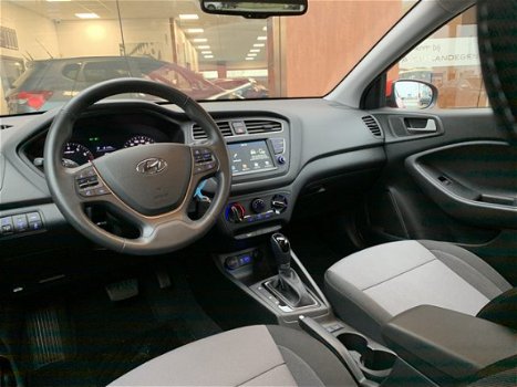 Hyundai i20 - 1.0 T-GDI Comfort AUTOMAAT Apple Carplay / Camera / Park. sensoren en meer - 1