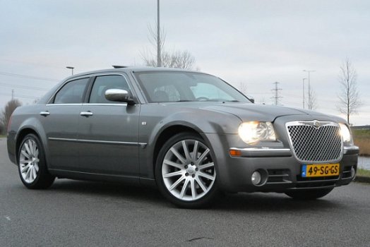 Chrysler 300C - 3.0 V6 CRD 218 PK - RIJK UITGERUSTE AUTO SCHUIFKANTEL-DAK - 20 INCH VELGEN - TREKHAA - 1