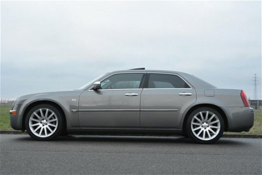 Chrysler 300C - 3.0 V6 CRD 218 PK - RIJK UITGERUSTE AUTO SCHUIFKANTEL-DAK - 20 INCH VELGEN - TREKHAA - 1