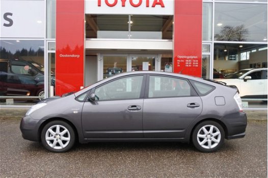 Toyota Prius - 1.5 VVT-i Tech Edition | Smart-key | Navigatie | Cruise- en Climatecontrol | Trekhaak - 1