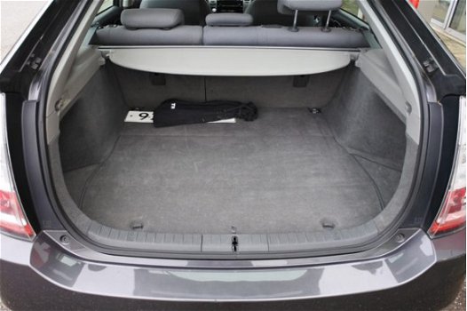 Toyota Prius - 1.5 VVT-i Tech Edition | Smart-key | Navigatie | Cruise- en Climatecontrol | Trekhaak - 1