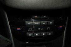 Peugeot 208 - 1.2 Vti Envy met navigatie