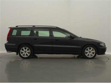 Volvo V70 - 2.4 D5 Geartronic Edition II AUT. *YOUNGTIMER* / HAICO UITVOERING / NAVI / LEDER / AIRCO - 1