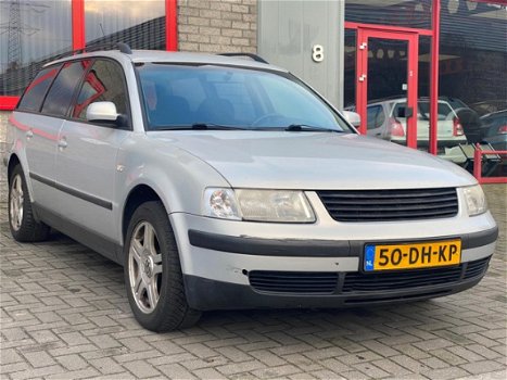 Volkswagen Passat Variant - 1.8-5V Trendline - 1