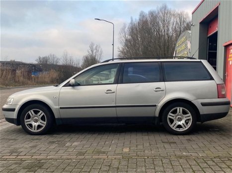 Volkswagen Passat Variant - 1.8-5V Trendline - 1