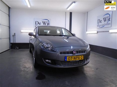 Fiat Bravo - 1.4 T-Jet Dynamic incl. NAVI. en NWE APK/GARANTIE ZEER MOOI - 1