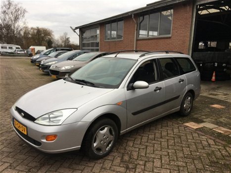 Ford Focus Wagon - 1.6-16V Trend - 1