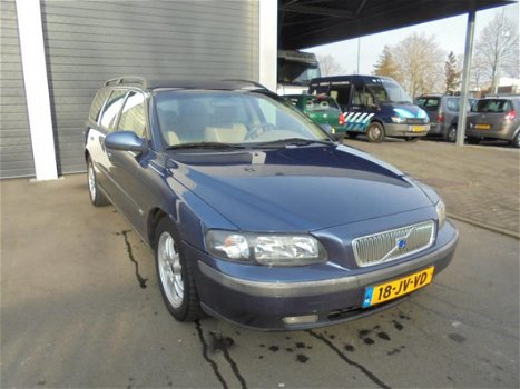 Volvo V70 - 2.4 D5 Comfort Line - 1