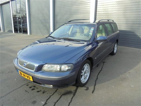 Volvo V70 - 2.4 D5 Comfort Line - 1