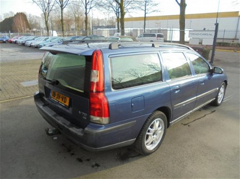 Volvo V70 - 2.4 D5 Comfort Line - 1