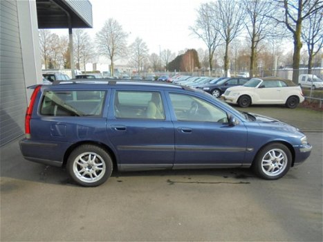 Volvo V70 - 2.4 D5 Comfort Line - 1