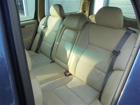 Volvo V70 - 2.4 D5 Comfort Line - 1