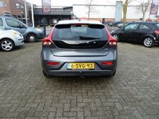 Volvo V40 - 1.6 D2 Momentum clima navi pdc v+a lmv 5drs electr ramen v+a centr vergd led trekhaak ar