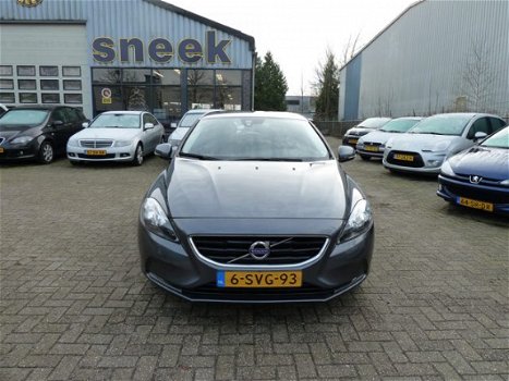 Volvo V40 - 1.6 D2 Momentum clima navi pdc v+a lmv 5drs electr ramen v+a centr vergd led trekhaak ar - 1